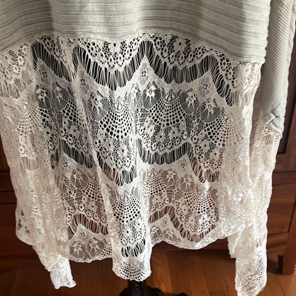 Knit and Lace High Low Vest - Picture 5 of 7